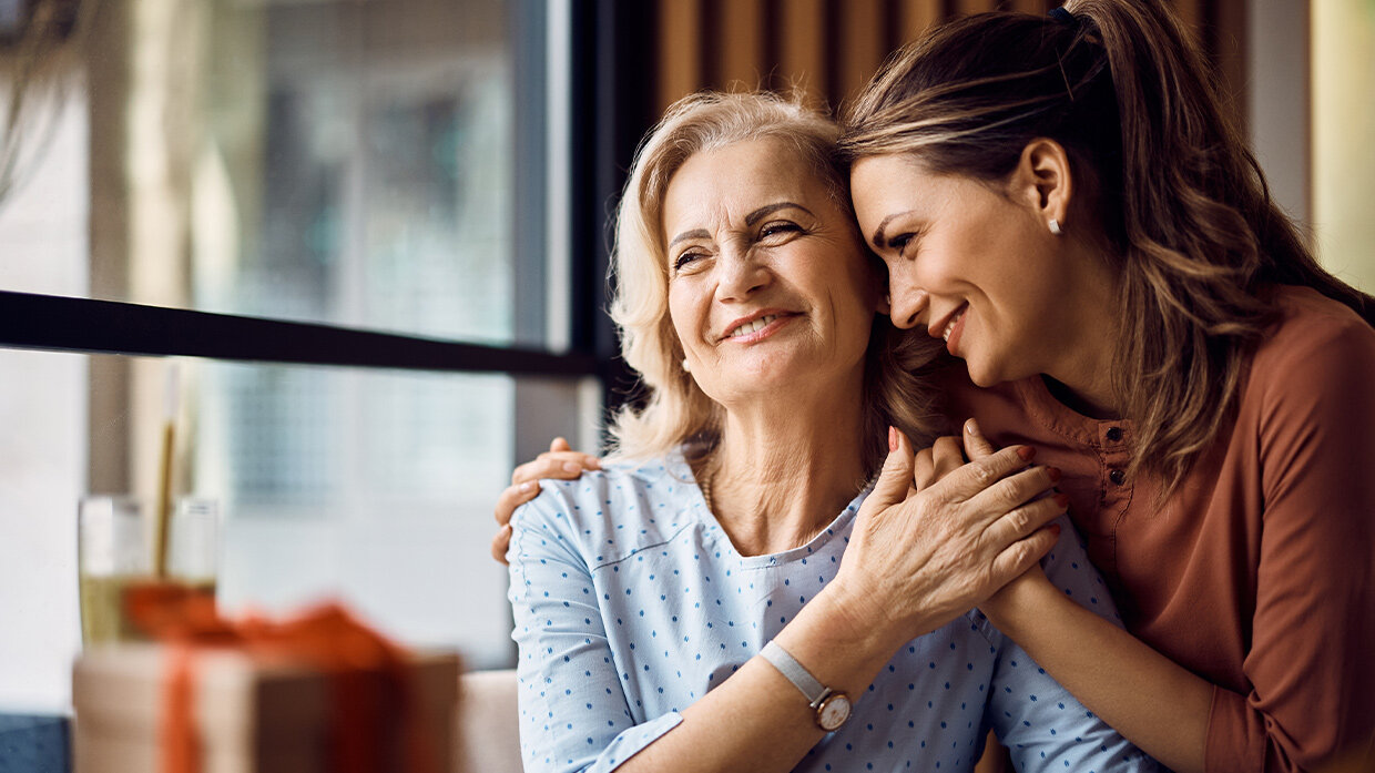 Deux femmes souriantes